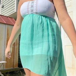 Hello! I am selling a strapless dress in a size medium.